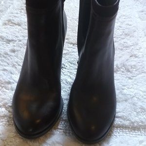 NEW!Giant Bernini burgundy memory foam ankle boots